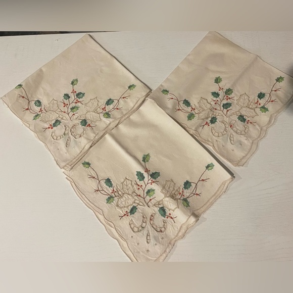 Set of 3 Lenox Linen holiday napkins - Picture 3 of 5